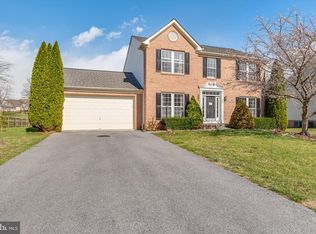 594 Sawgrass Dr, Charles Town, WV