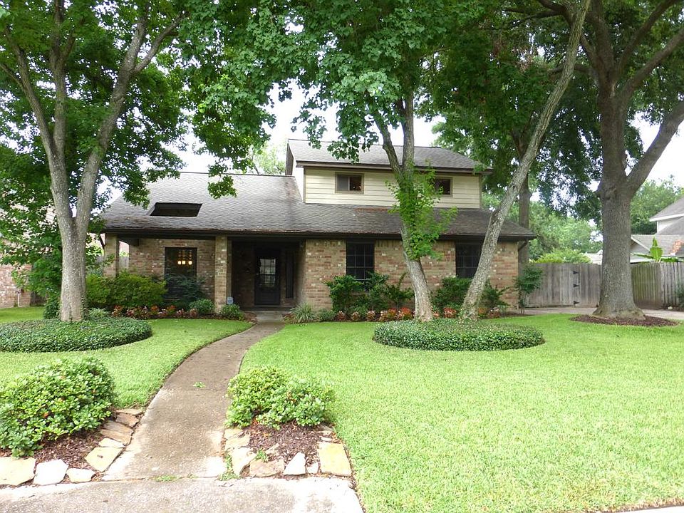 4/2.5/2 plus Gameroom with Lush Wooded Setting and a Sparkling Pool and lots of Extra Yard Space!