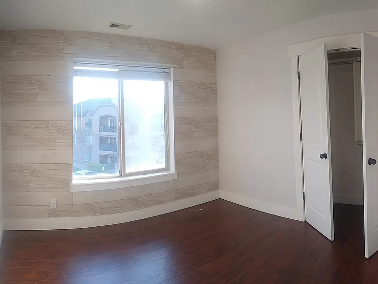 1045 S 1700 W — Photo 12