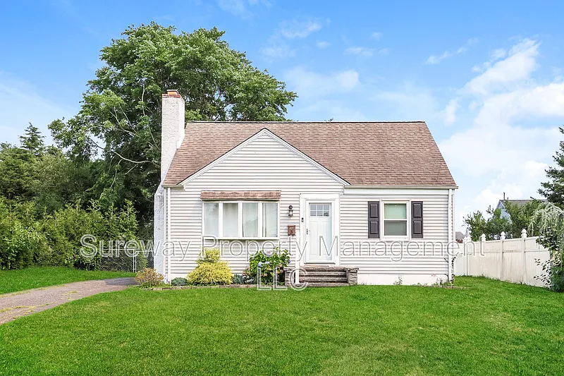 3 bed, 1.0 bath, 1041 sqft, $2,650 — Photo 1