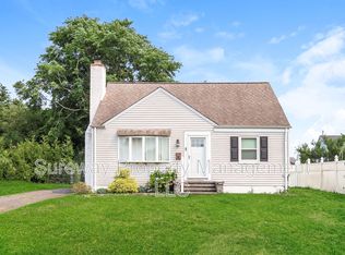 3 Dewar Dr, Hamilton, NJ 08620