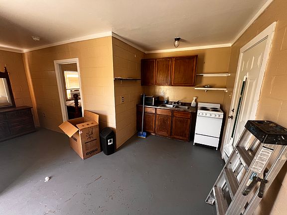 5th image of 939 Admiral Dr