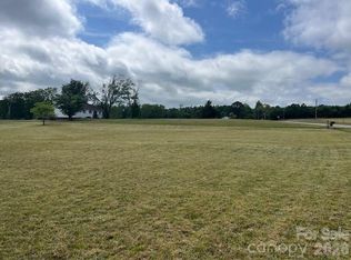 304 Floyd Blackwell Rd, Tryon, NC 28782