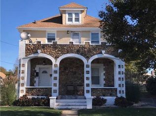 17 Wolfle St, Glen Cove, NY 11542