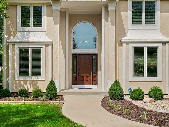 4th image of 1824 SW Summit Valley Dr
