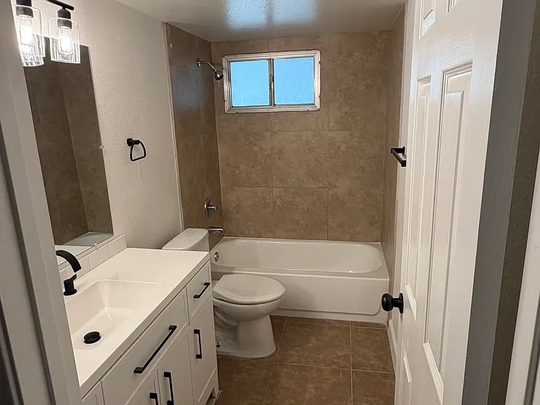 2060 W Devonshire Cir — Photo 22