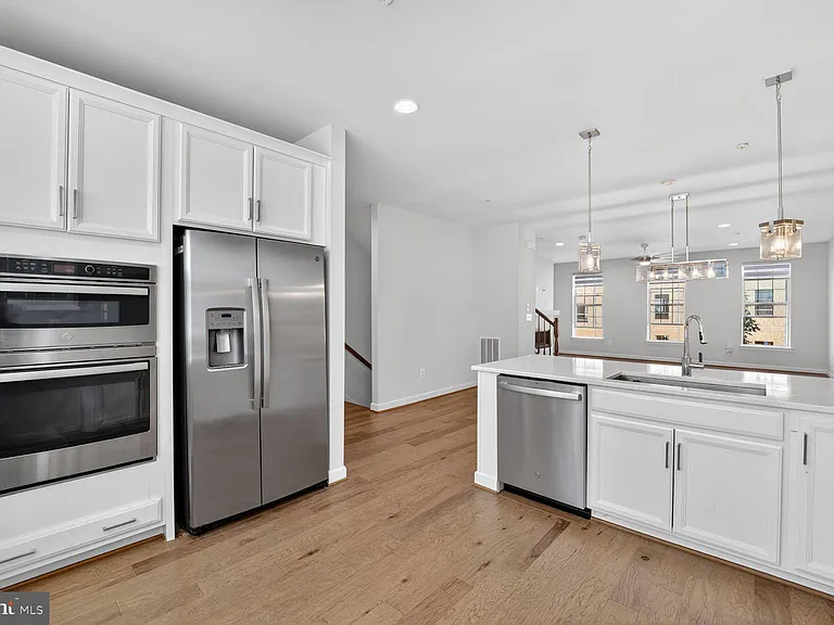 620 Halsey Way — Photo 6