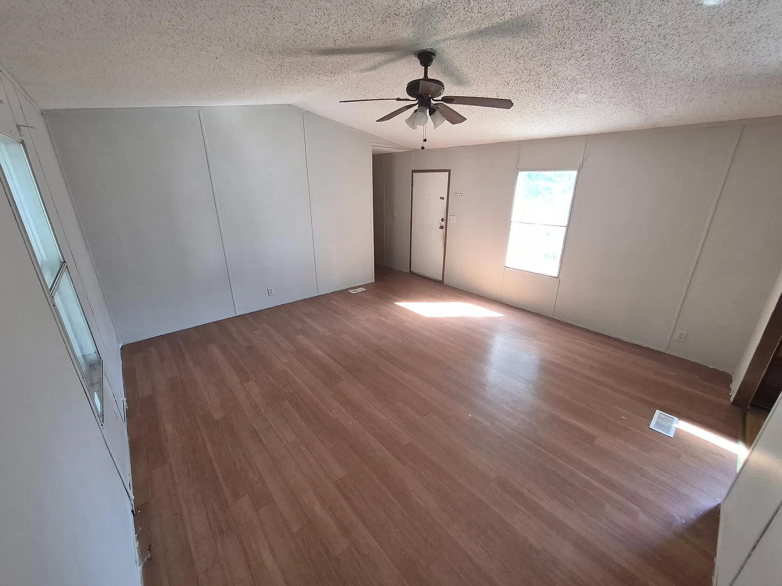 3 bed, $850 — Photo 2