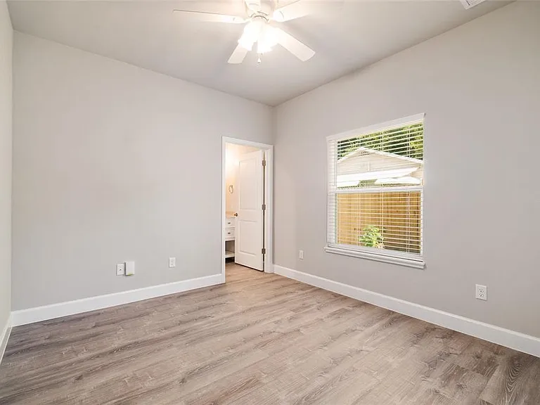 622 NW 3rd Ave #5 — Photo 18