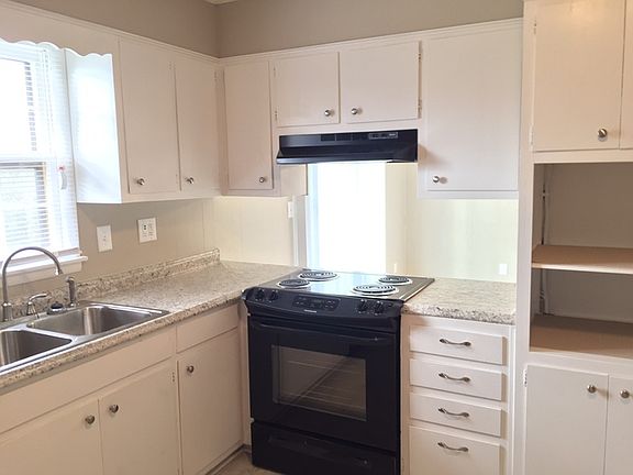 3rd image of 4811 Joy Dr NW
