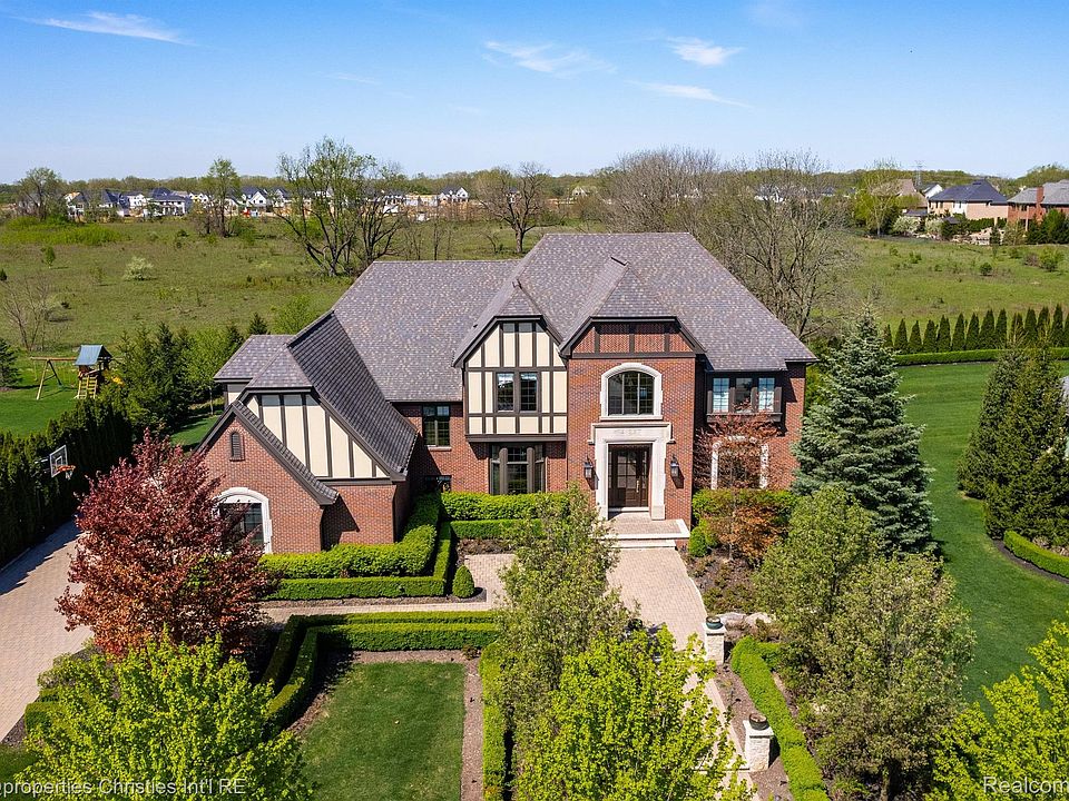 1st image of 48887 Veneto Dr