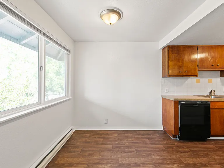 Park Ridge Apartments — Photo 40