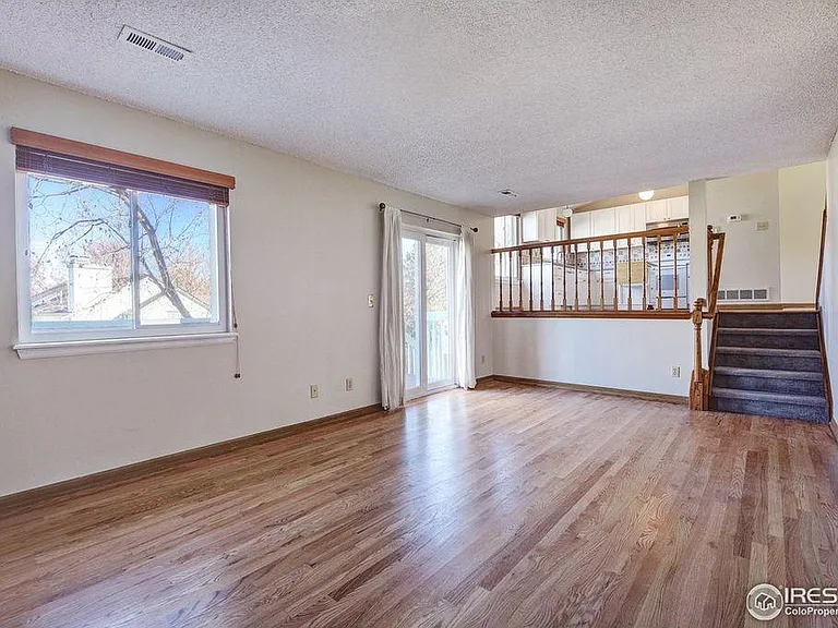 2208 Dogwood Cir — Photo 8