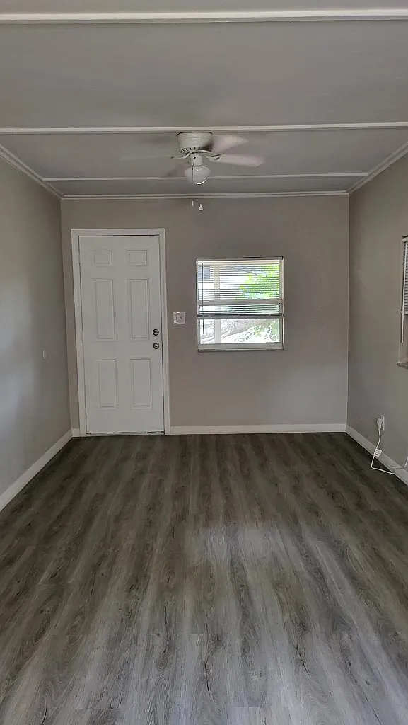 230 Delray Avenue - B — Photo 2