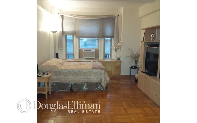 Sold by Douglas Elliman | media 8