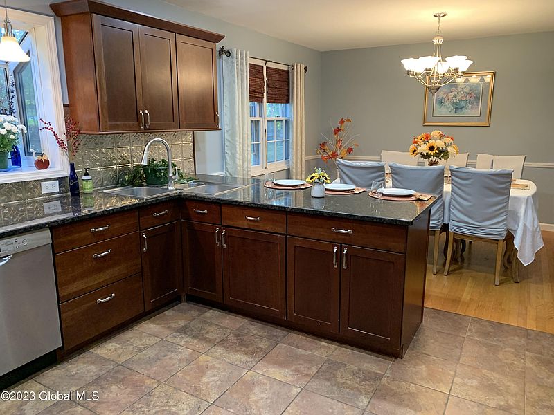 2nd image of 2170 Foxhill Drive