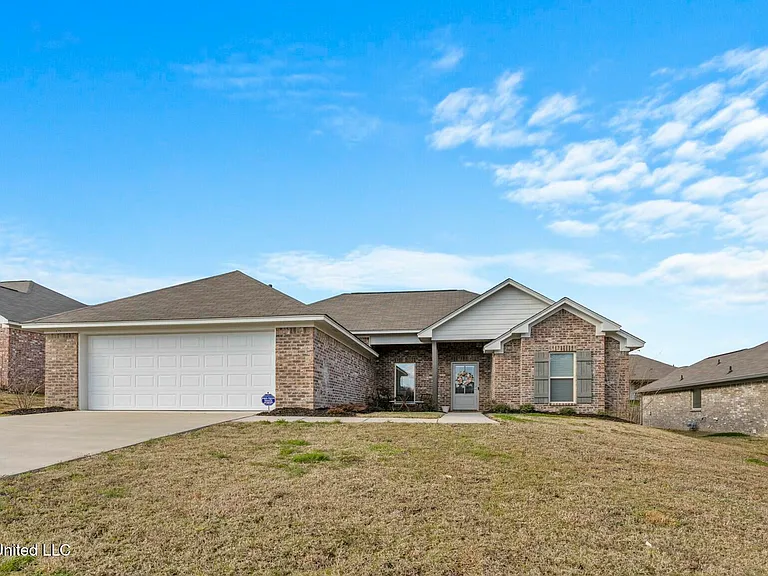 572 Silver Hill Dr — Photo 1