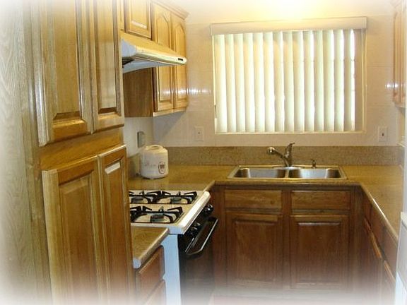 4th image of 3707 Stichman Ave