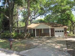 220 Port Royal Dr, Savannah, GA 31410