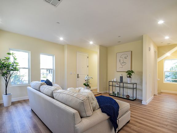 4th image of 630 N Stoneman Ave #B