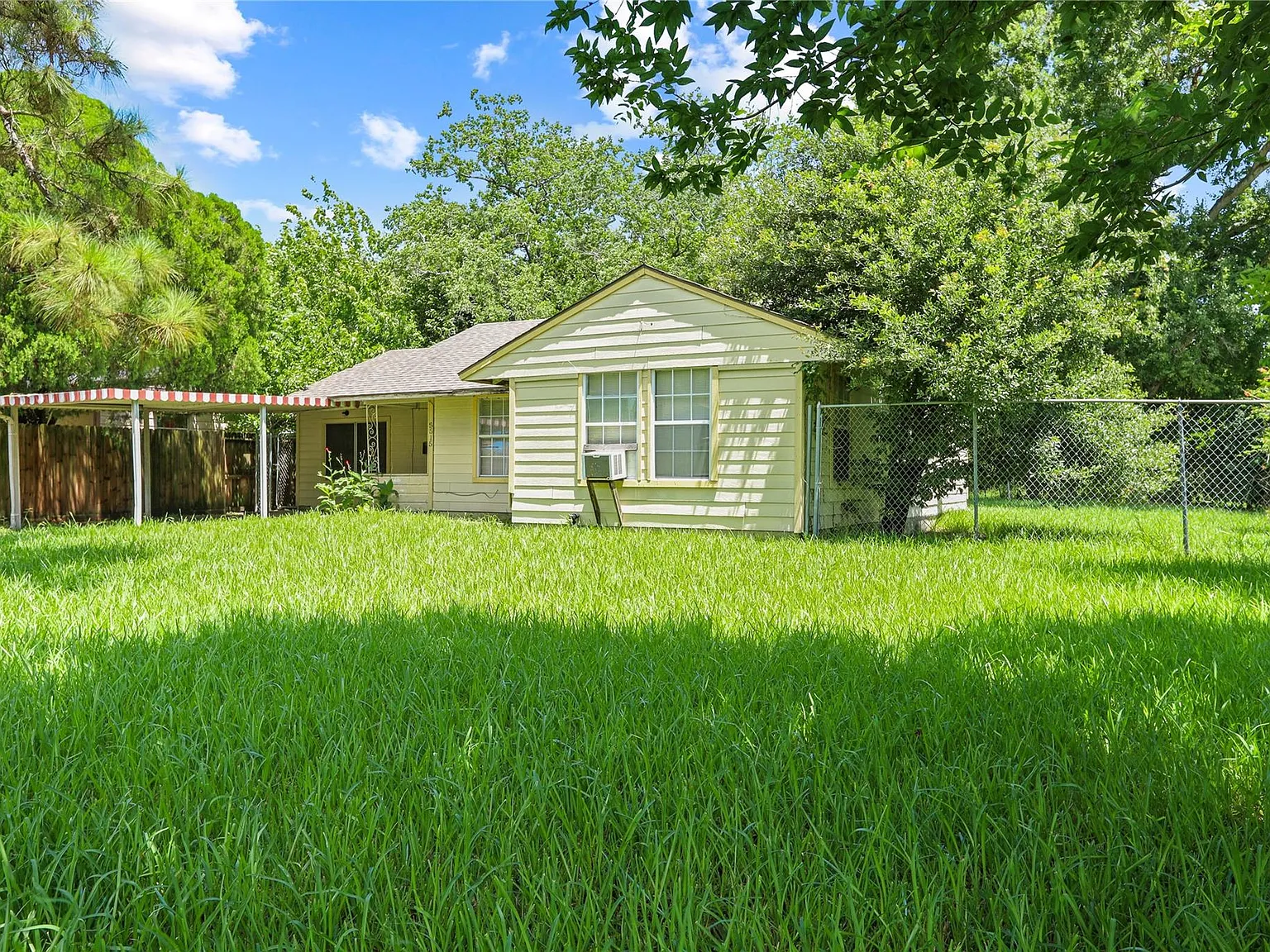 3 bed, 1.0 bath, 1180 sqft, $1,300 — Photo 3