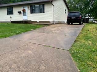 1329 N College St, West Plains, MO 65775