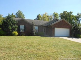 7018 Cedar Knoll Dr, Sellersburg, IN 47172