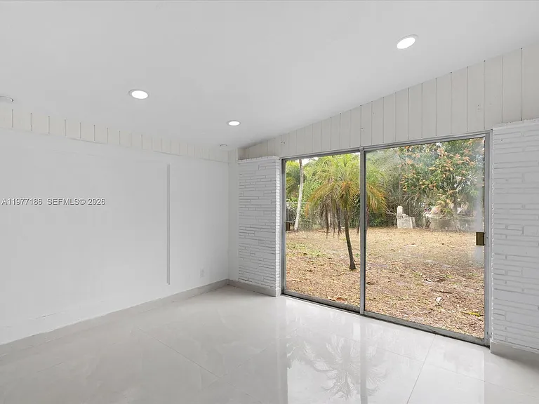 4331 SW 31st Dr — Photo 11