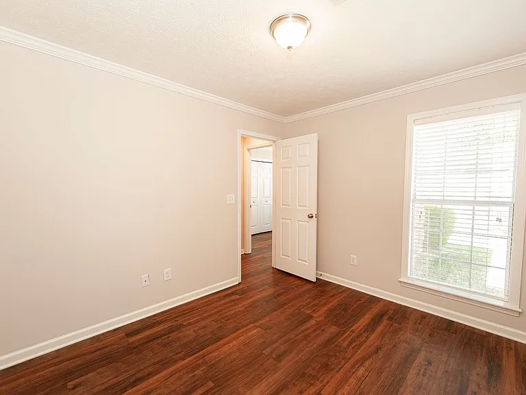 1124 Stafford Dr — Photo 8