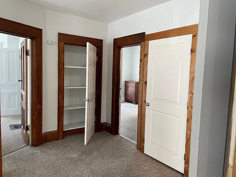 729 S Beech St — Photo 3