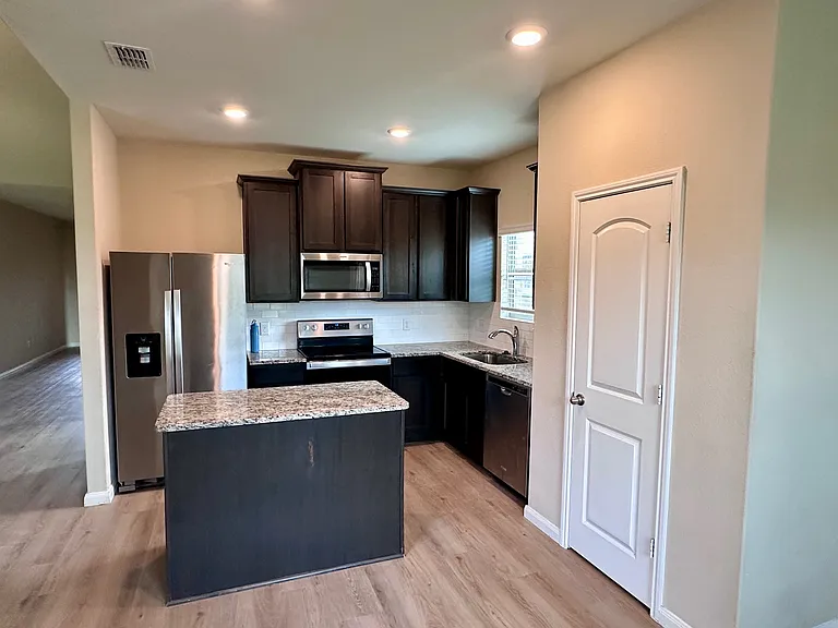 314 Foster Ln — Photo 4