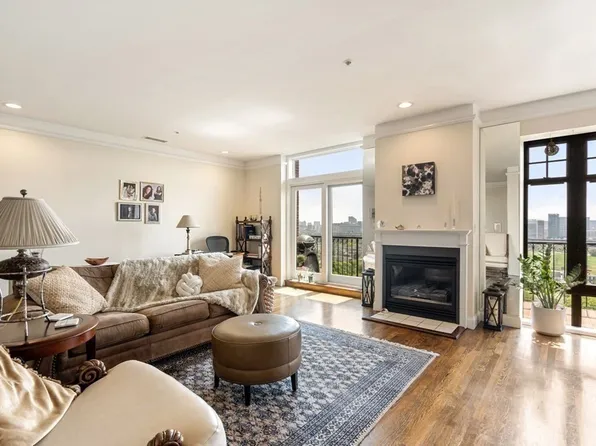 342 Bunker Hill St #5C, Charlestown, MA 02129