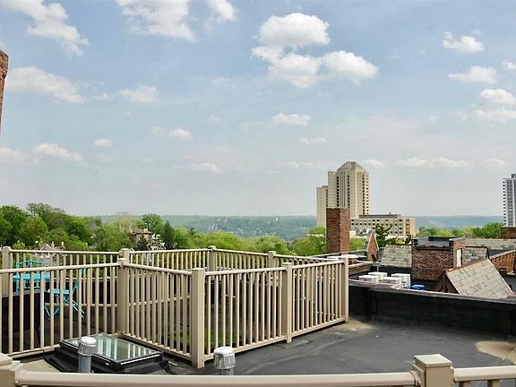 3rd image of 2356 Park Ave Unit 63