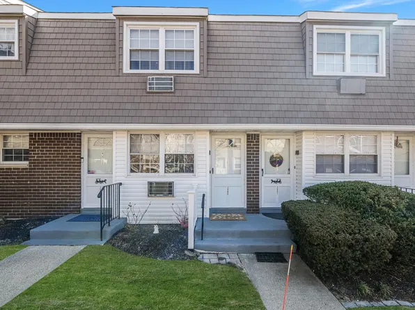 3905 Wilshire Lane #3905, Oakdale, NY 11769