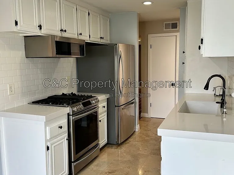 700 W La Veta Ave #A10 — Photo 2