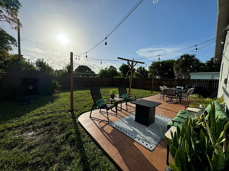 330 NW 5th Ave — Photo 3