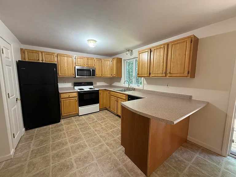 144 Main St #3 — Photo 6