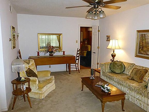3rd image of 425 Little John Dr
