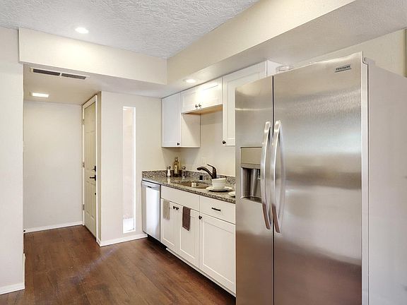 5th image of 3252 Louraine St