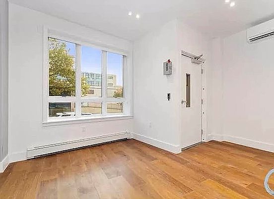 3rd image of 471 Evergreen Ave #1FB