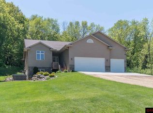 225 Elk Trl, Good Thunder, MN 56037