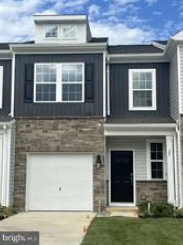 3 bed, 1558 sqft, $3,000 — Photo 1