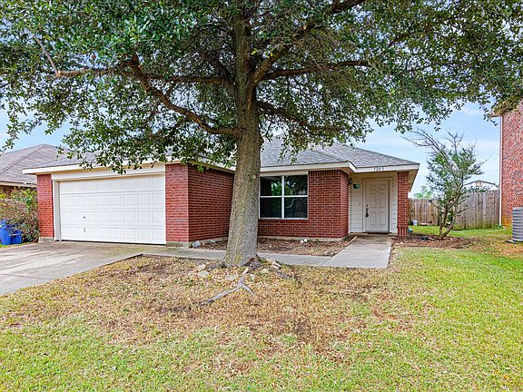 3rd image of 1201 Vicksburg Dr