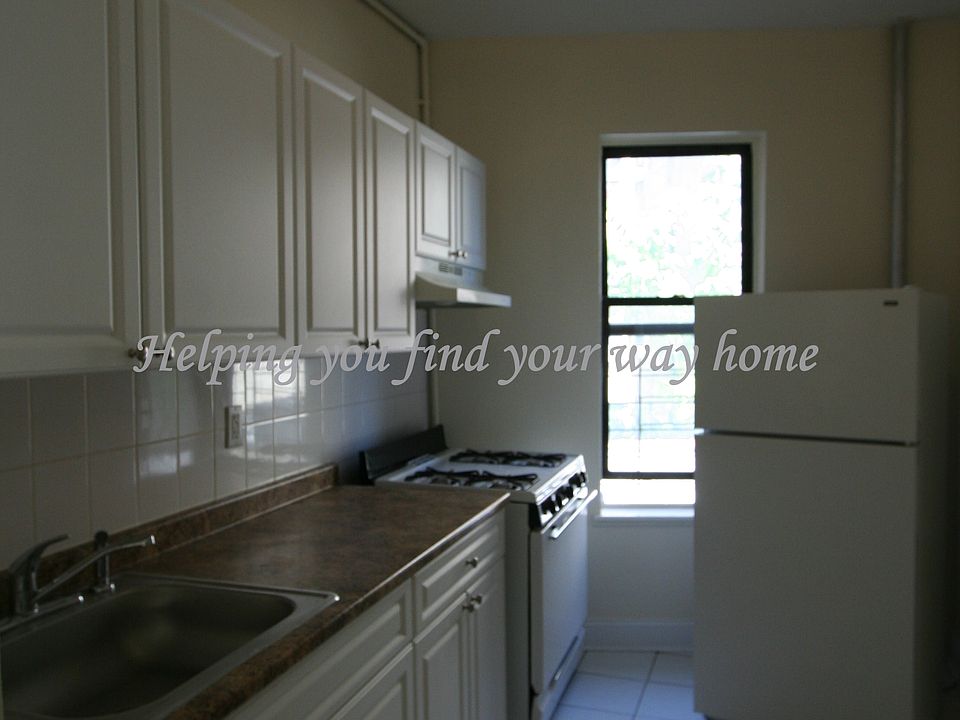 SPACIOUS KITCHEN