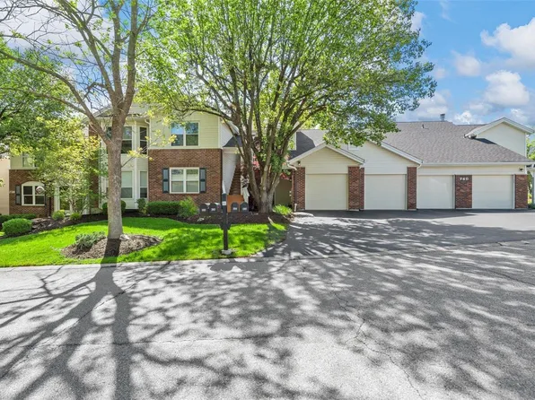 740 Woodside Trails Dr APT 203, Ballwin, MO 63021