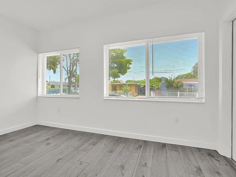 600 NW 25th Ct — Photo 6