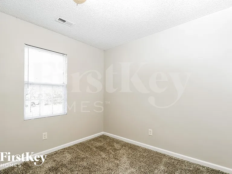 110 Stillwell St — Photo 12