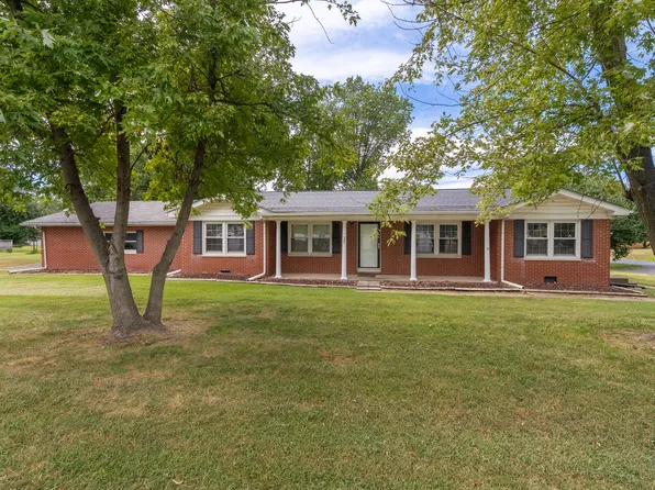 507 N Park St, Sesser, IL 62884