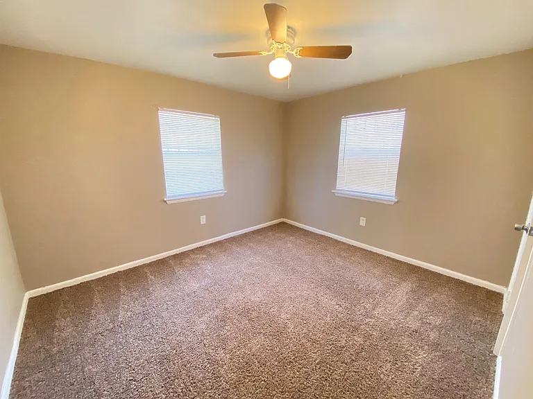 1345 SW 27th St — Photo 33