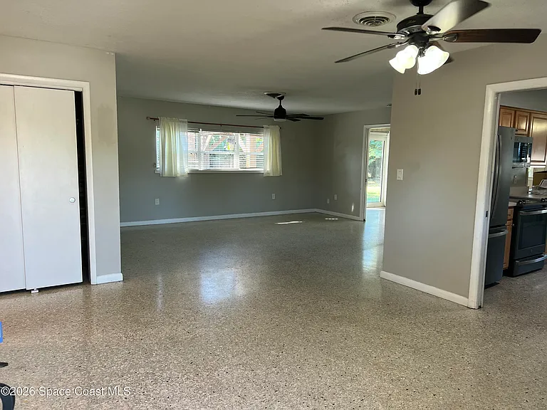 250 Debra Ct — Photo 2